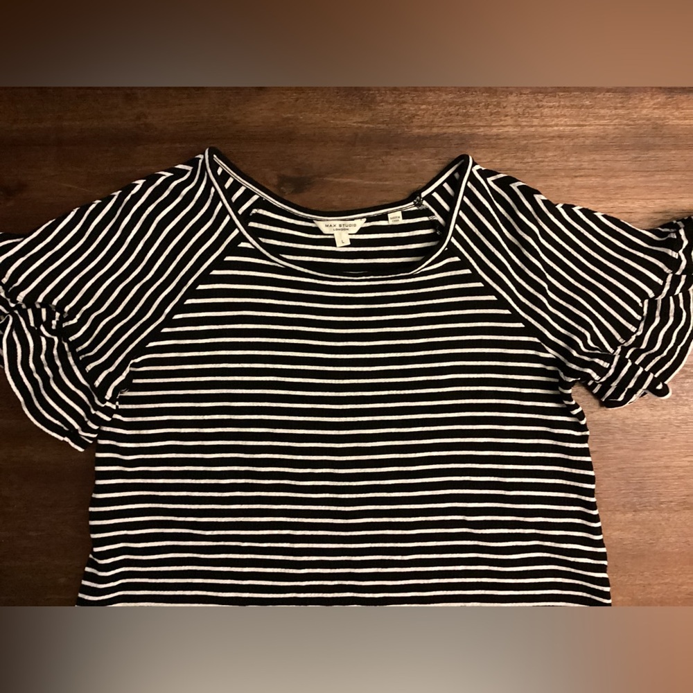 MAX STUDIO LONDON Women’s black & white stripped top, size large